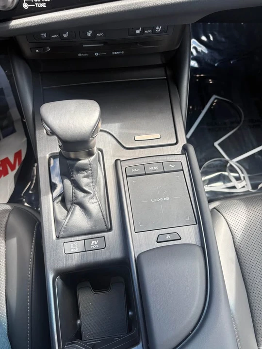 2022 Lexus ES 7th Gen - Image 10 of 13