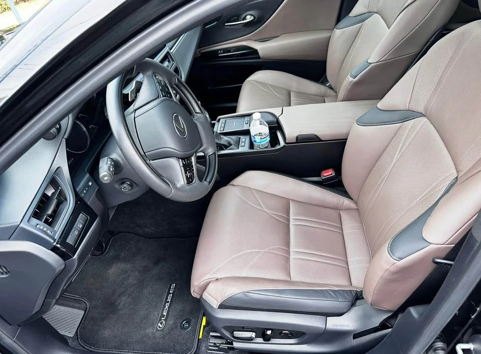 2022 Lexus ES 7th Gen - Image 4 of 5