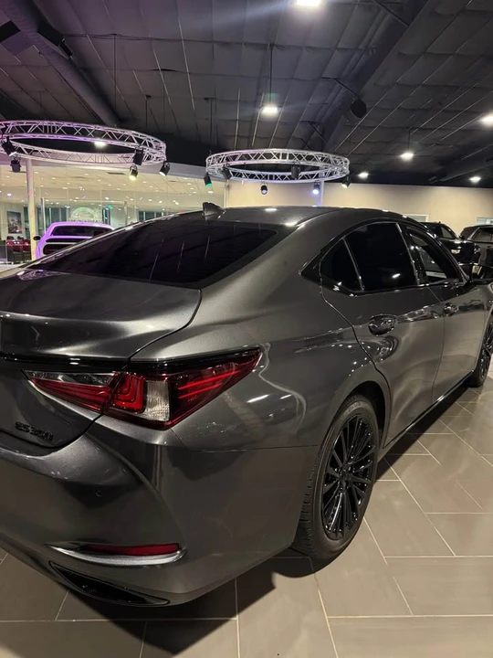 2022 Lexus ES 7th Gen - Image 2 of 11