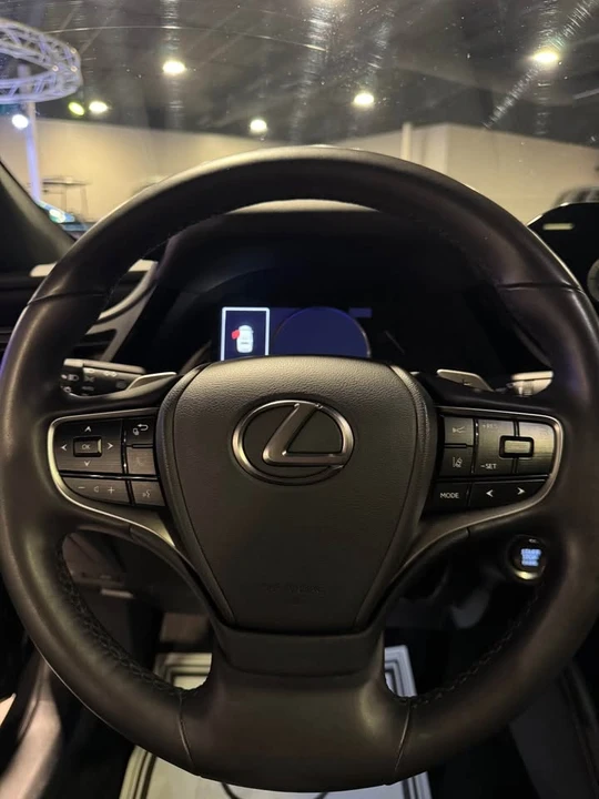 2022 Lexus ES 7th Gen - Image 7 of 11