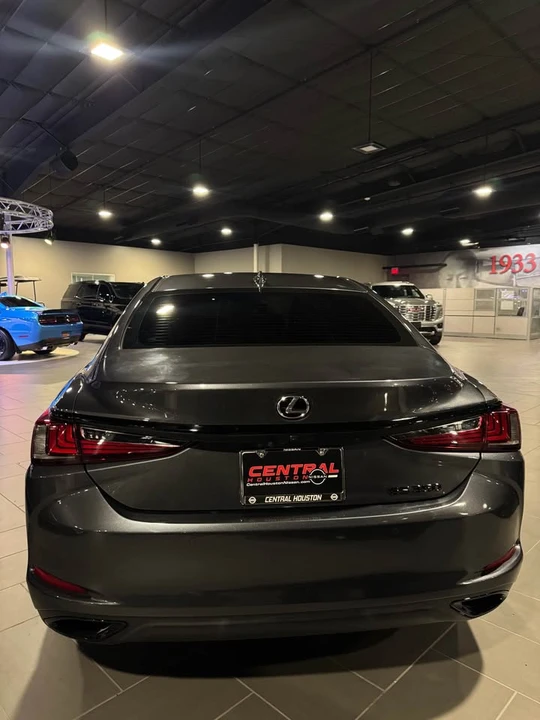 2022 Lexus ES 7th Gen - Image 5 of 11