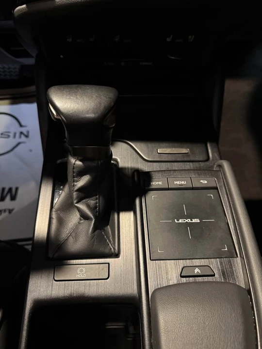 2022 Lexus ES 7th Gen - Image 9 of 11