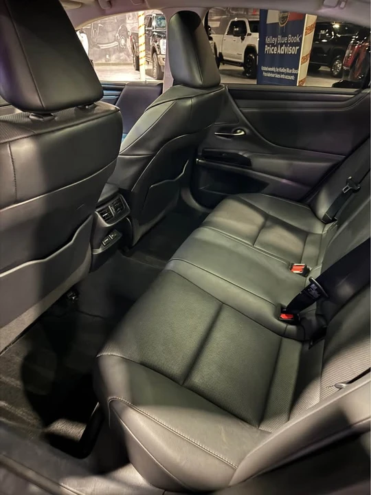 2022 Lexus ES 7th Gen - Image 10 of 11
