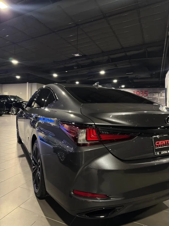 2022 Lexus ES 7th Gen - Image 4 of 11