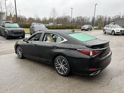 2022 Lexus ES 7th Gen - Image 5 of 20