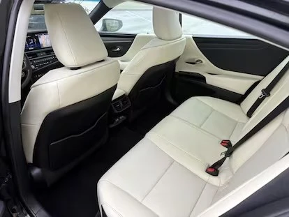 2022 Lexus ES 7th Gen - Image 18 of 20