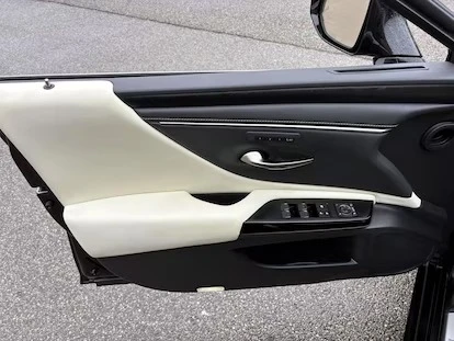 2022 Lexus ES 7th Gen - Image 11 of 20
