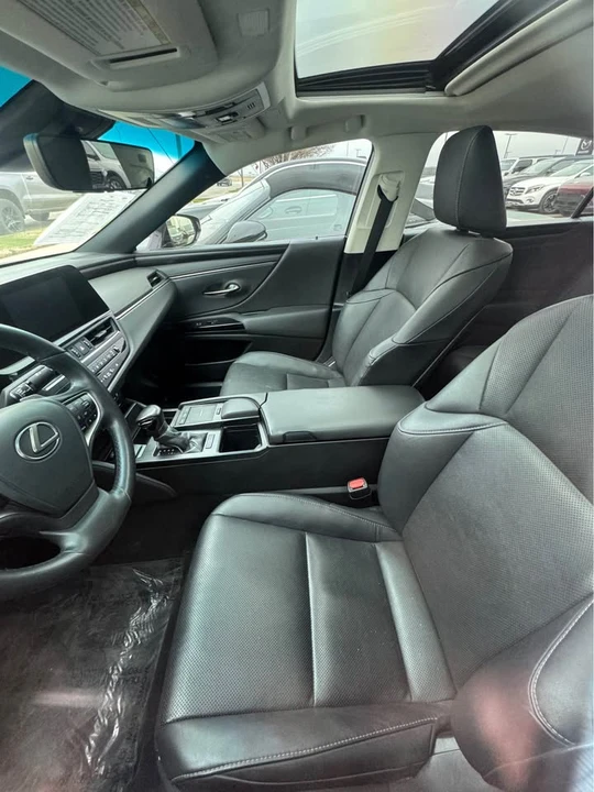 2022 Lexus ES 7th Gen - Image 2 of 2