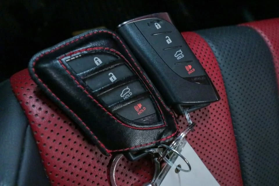 2022 Lexus ES 7th Gen - Image 9 of 15