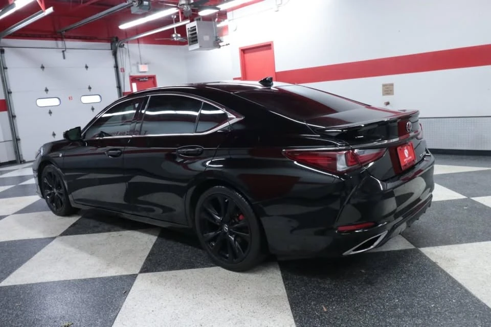 2022 Lexus ES 7th Gen - Image 2 of 15