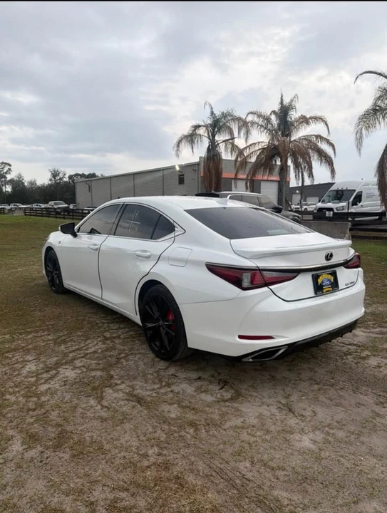 2022 Lexus ES 7th Gen - Image 6 of 12
