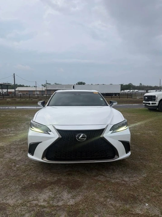 2022 Lexus ES 7th Gen - Image 2 of 12