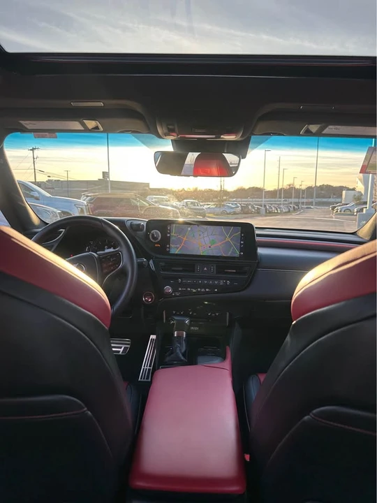 2022 Lexus ES 7th Gen - Image 5 of 9