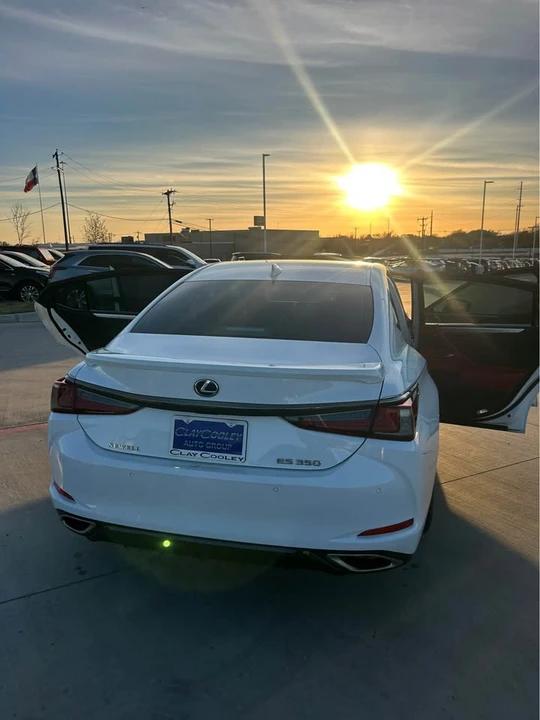 2022 Lexus ES 7th Gen - Image 9 of 9