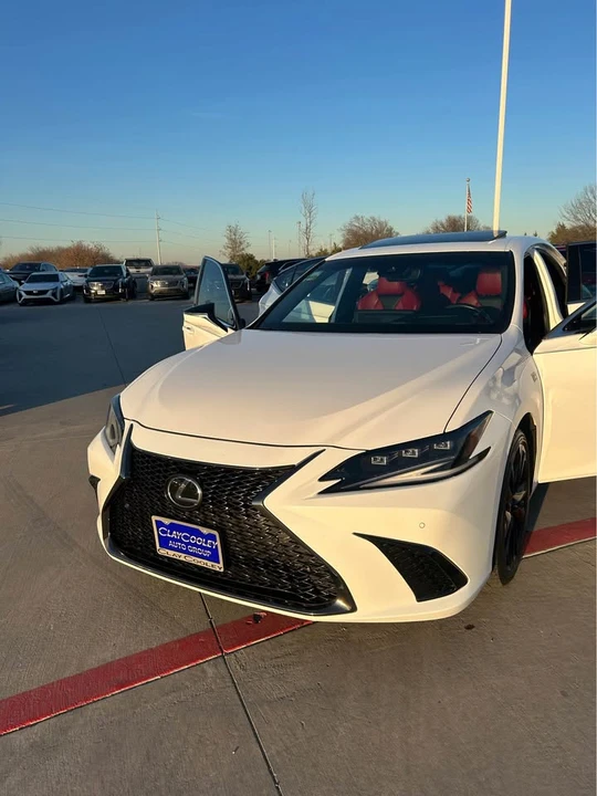 2022 Lexus ES 7th Gen - Image 2 of 9