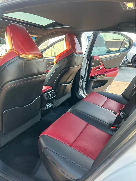 2022 Lexus ES 7th Gen - Image 8 of 9