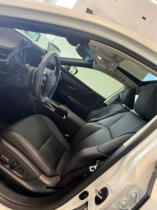 2022 Lexus ES 7th Gen - Image 8 of 11