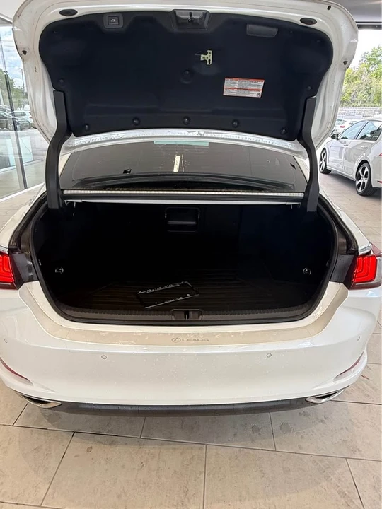 2022 Lexus ES 7th Gen - Image 5 of 11
