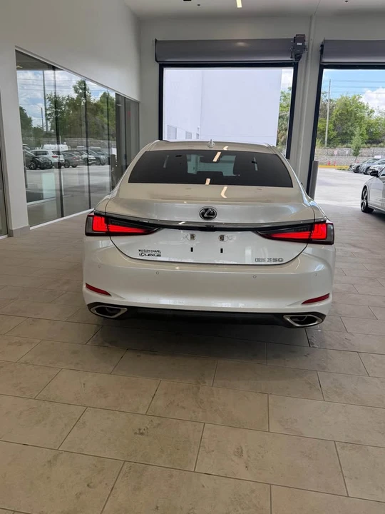 2022 Lexus ES 7th Gen - Image 4 of 11