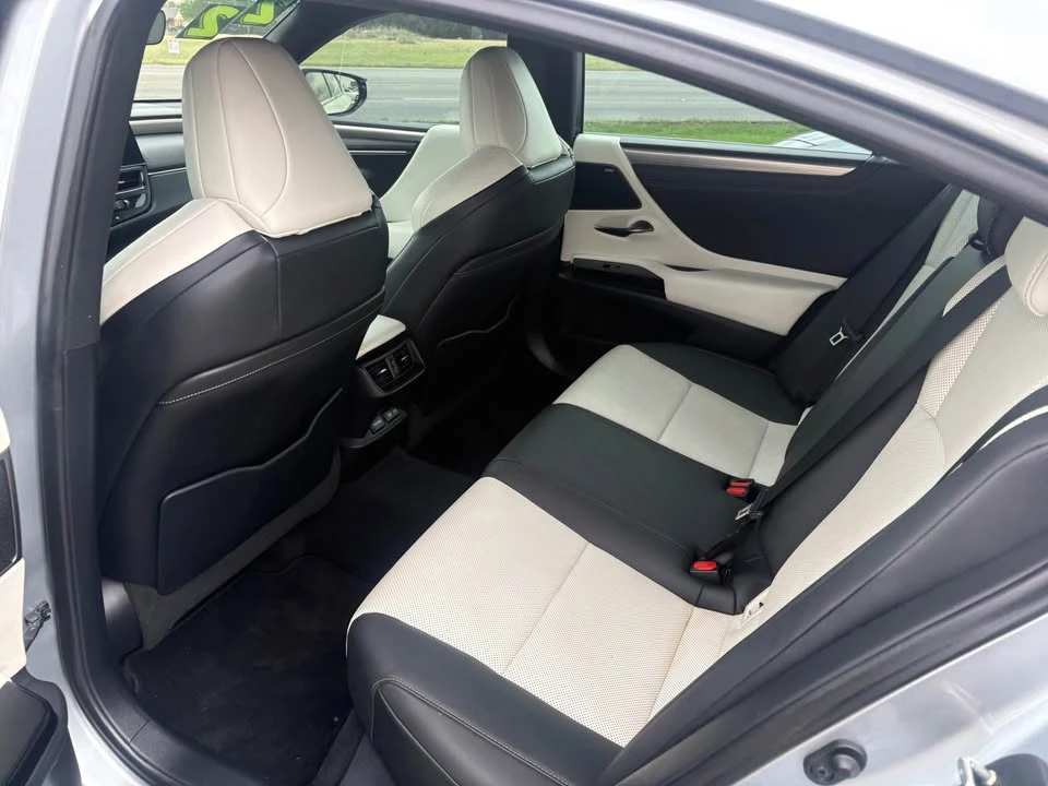 2022 Lexus ES 7th Gen - Image 4 of 6