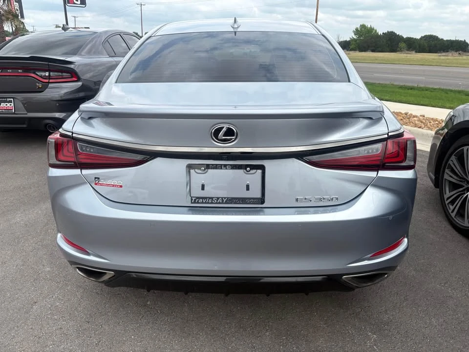 2022 Lexus ES 7th Gen - Image 5 of 6