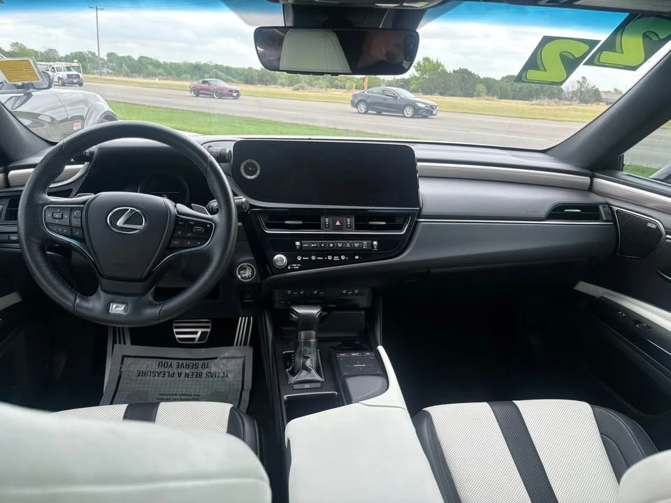 2022 Lexus ES 7th Gen - Image 2 of 6