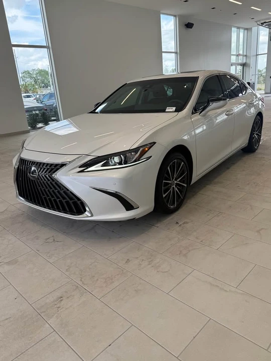 2022 Lexus ES 7th Gen - Image 3 of 11