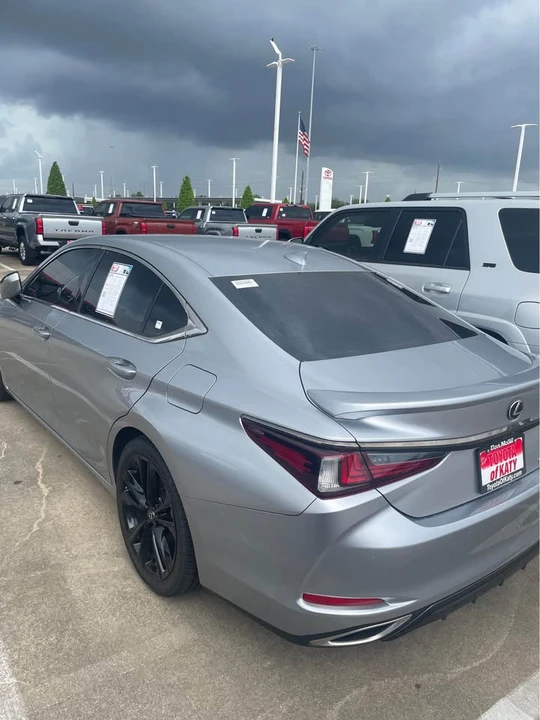 2022 Lexus ES 7th Gen - Image 4 of 5