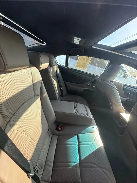 2022 Lexus ES 7th Gen - Image 7 of 9