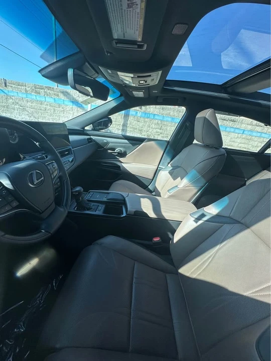 2022 Lexus ES 7th Gen - Image 4 of 9