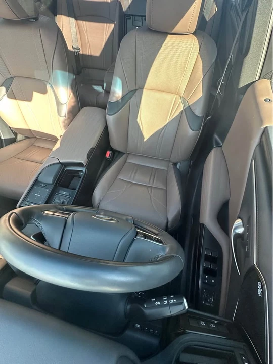 2022 Lexus ES 7th Gen - Image 5 of 9