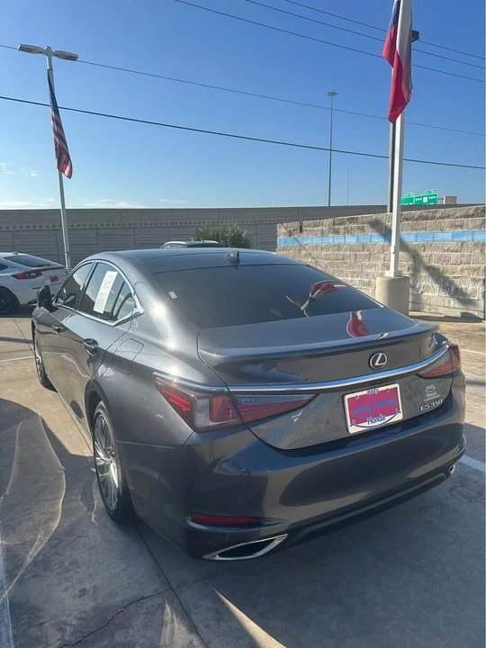 2022 Lexus ES 7th Gen - Image 9 of 9