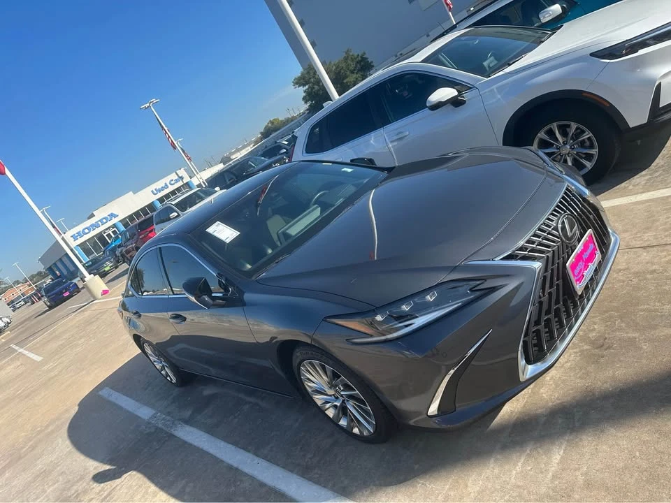 2022 Lexus ES 7th Gen - Image 3 of 9