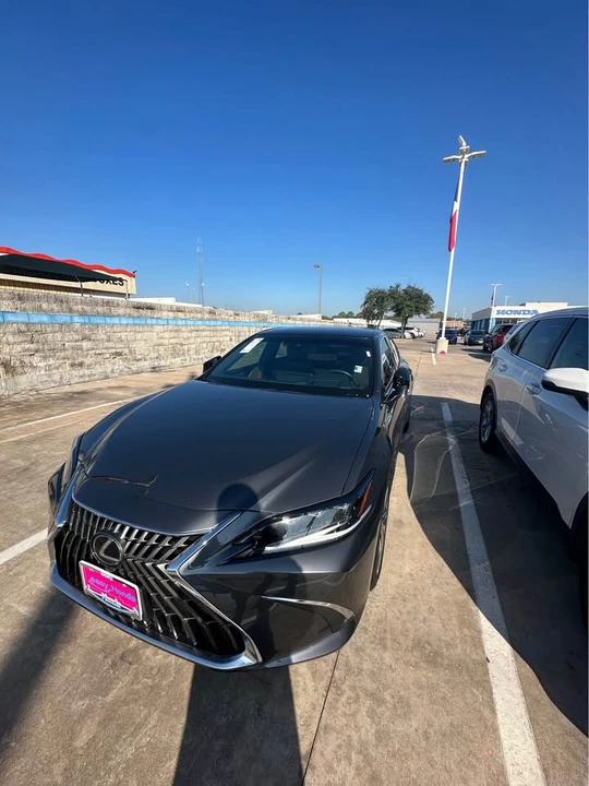 2022 Lexus ES 7th Gen - Image 2 of 9
