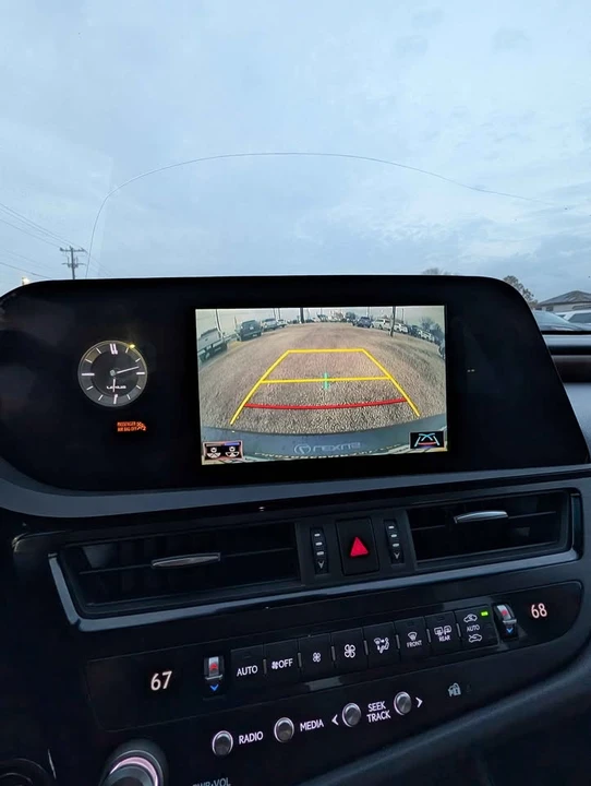 2022 Lexus ES 7th Gen - Image 10 of 18