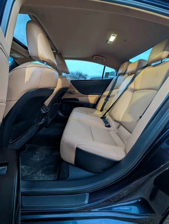 2022 Lexus ES 7th Gen - Image 14 of 18