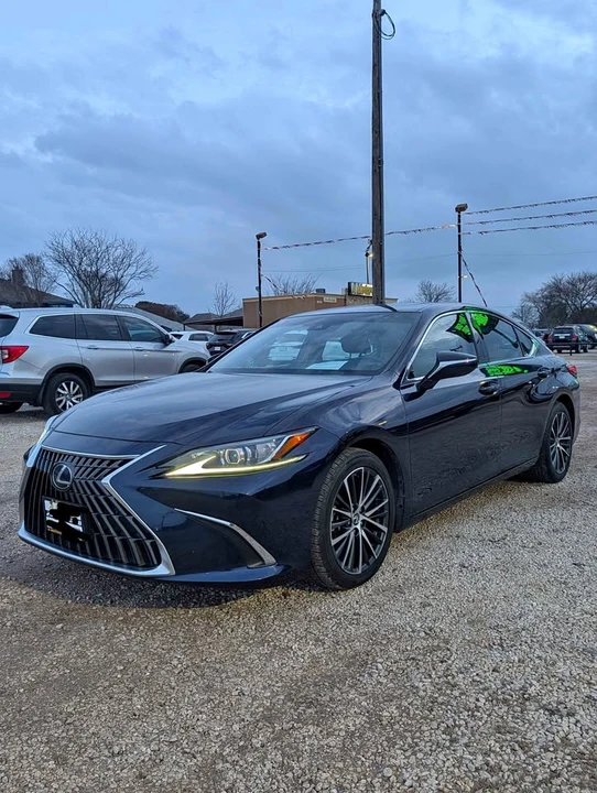 2022 Lexus ES 7th Gen - Image 2 of 18