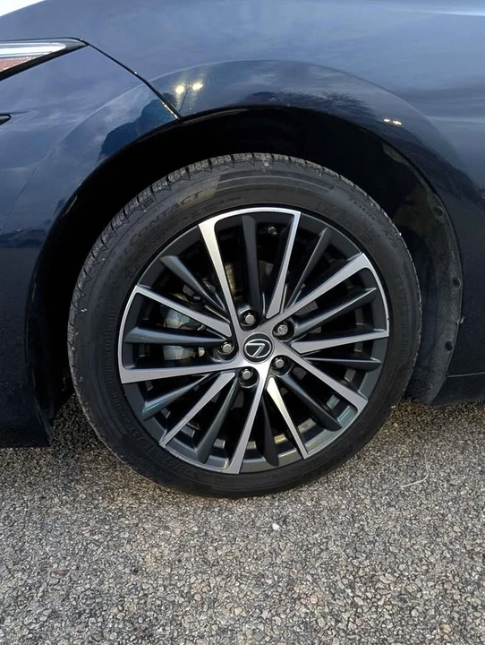 2022 Lexus ES 7th Gen - Image 7 of 18