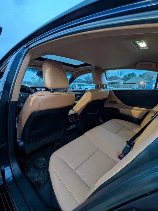 2022 Lexus ES 7th Gen - Image 13 of 18