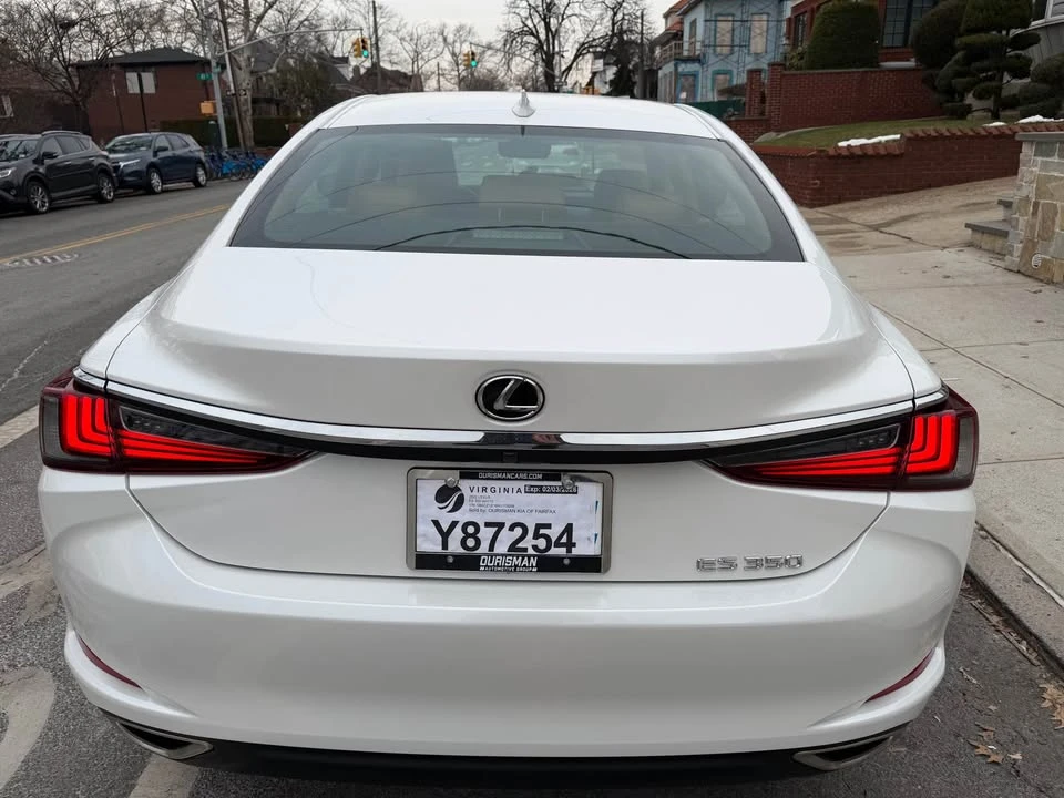 2022 Lexus ES 7th Gen - Image 6 of 15