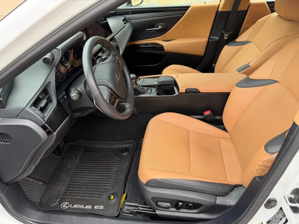 2022 Lexus ES 7th Gen - Image 12 of 17
