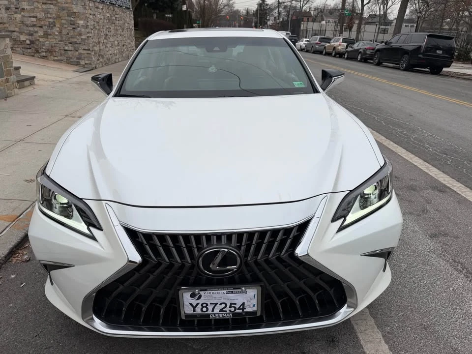 2022 Lexus ES 7th Gen - Image 4 of 17