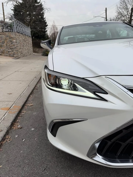 2022 Lexus ES 7th Gen - Image 5 of 17