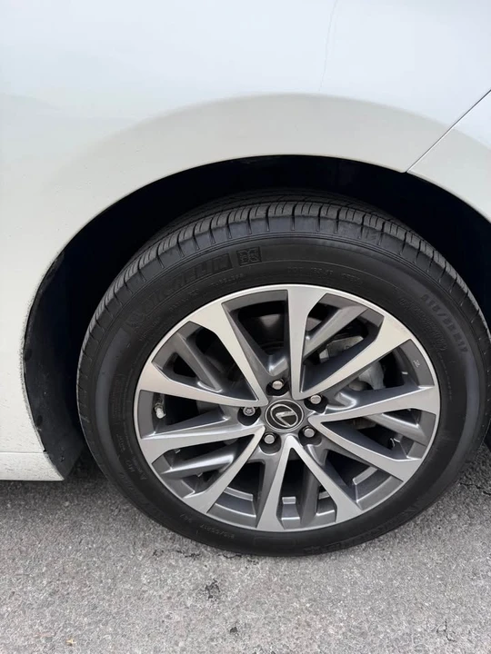 2022 Lexus ES 7th Gen - Image 14 of 17