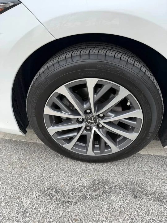 2022 Lexus ES 7th Gen - Image 15 of 17