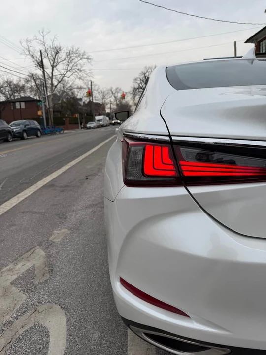 2022 Lexus ES 7th Gen - Image 6 of 17