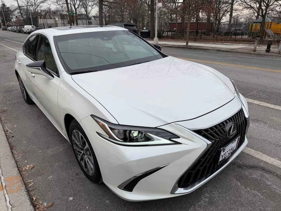2022 Lexus ES 7th Gen - Image 2 of 17
