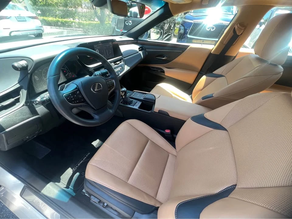2022 Lexus ES 7th Gen - Image 9 of 11