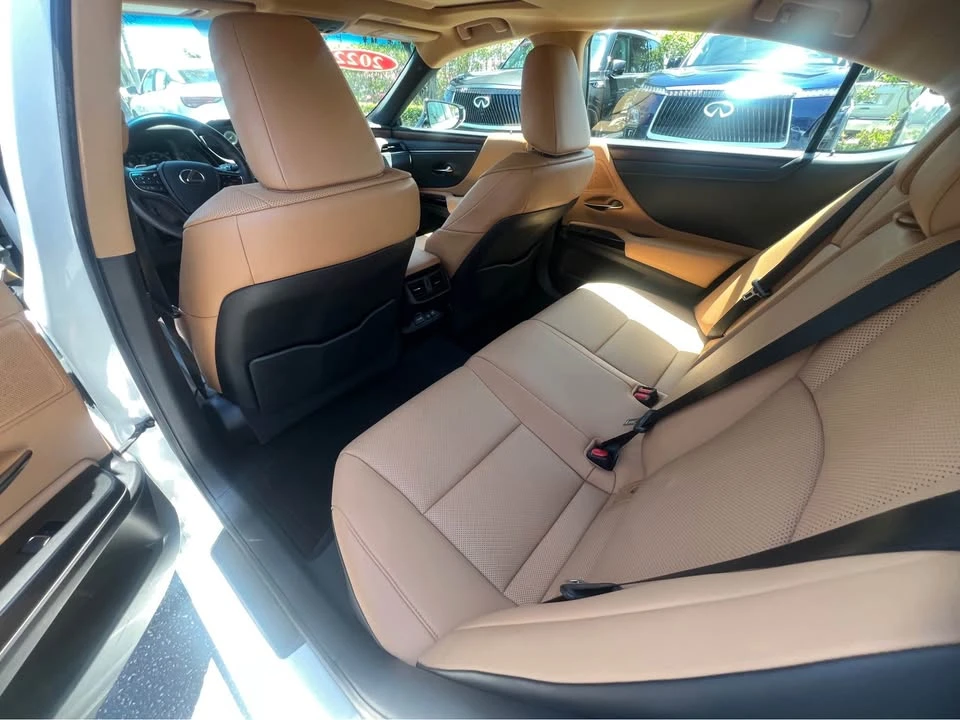 2022 Lexus ES 7th Gen - Image 10 of 11