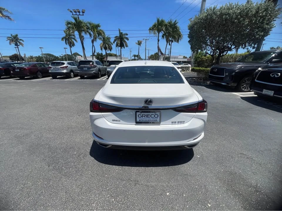 2022 Lexus ES 7th Gen - Image 5 of 11